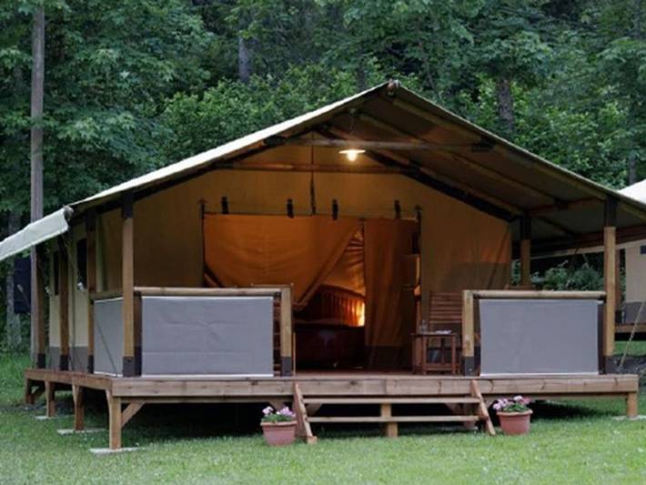 Camping pour 5 personnes, avec terrasse et piscine, animaux acceptés à Bormes-les-Mimosas