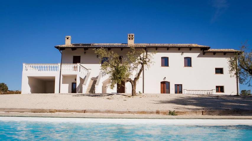 Casa vacanza per 2 persone, con piscina e panorama nonché giardino e terrazza in Abruzzo
