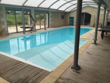 Location de vacances pour 24 personnes, avec vue ainsi que piscine et terrasse dans Jaunay-Marigny