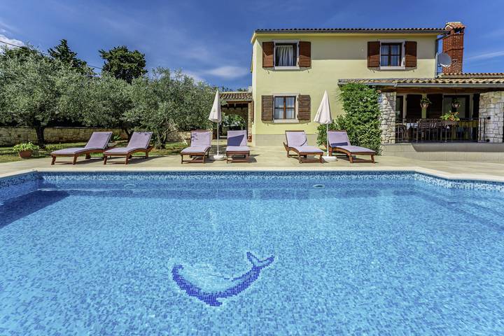 Villa Braidizza * eingezäunter Garten, privater Pool, Terrasse, Wlan in Marčana, Südküste Istrien