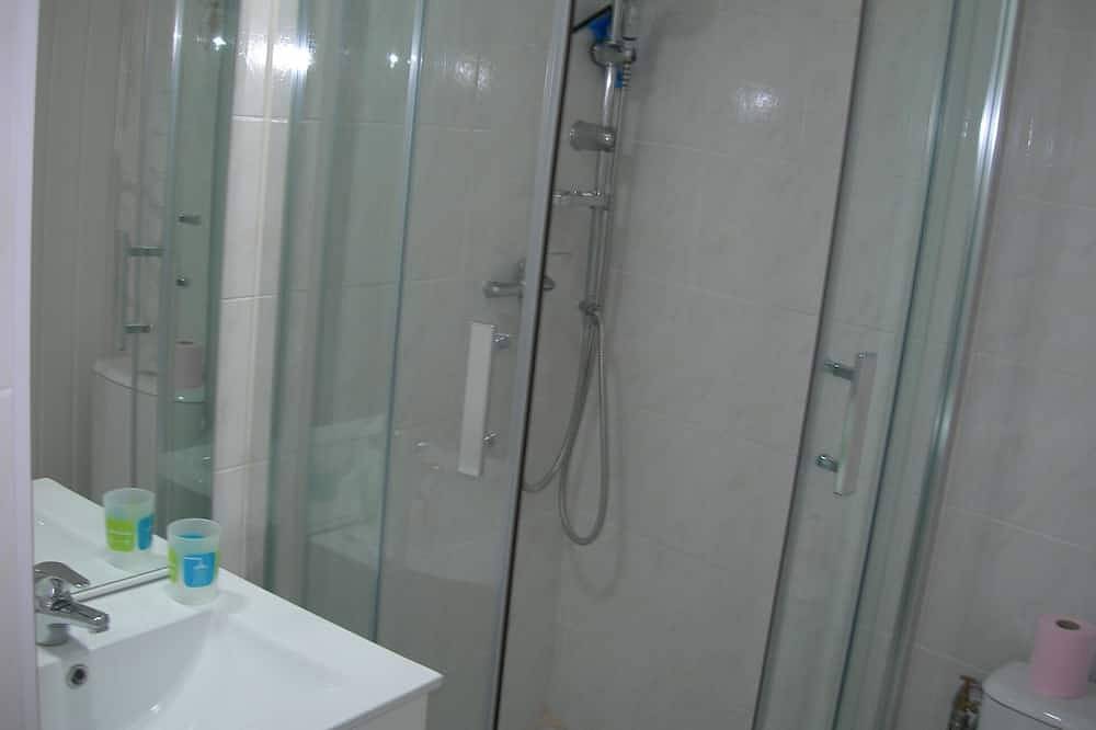 Entire apartment, House furnished comfortably situated between Avignon and Isle sur la Sorgue in Caumont-sur-Durance, Vaucluse