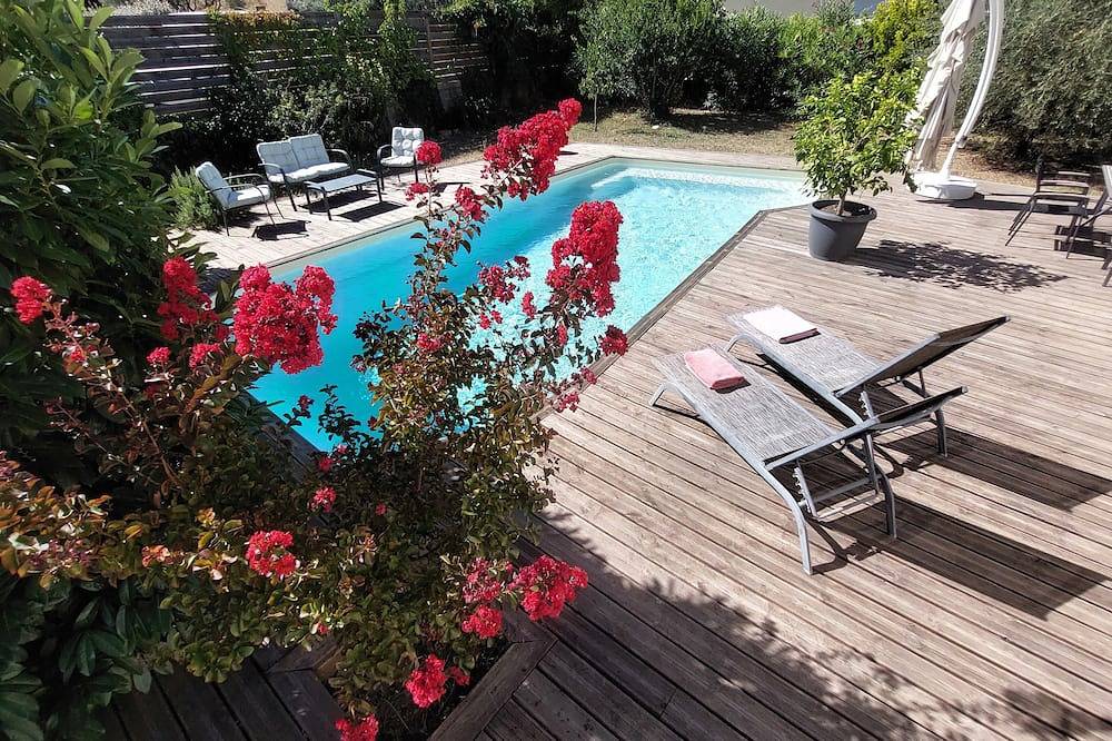 Maison Calme Avec Piscine de 150 m2 à Proximité du Centre in Brignoles, Brignoles region