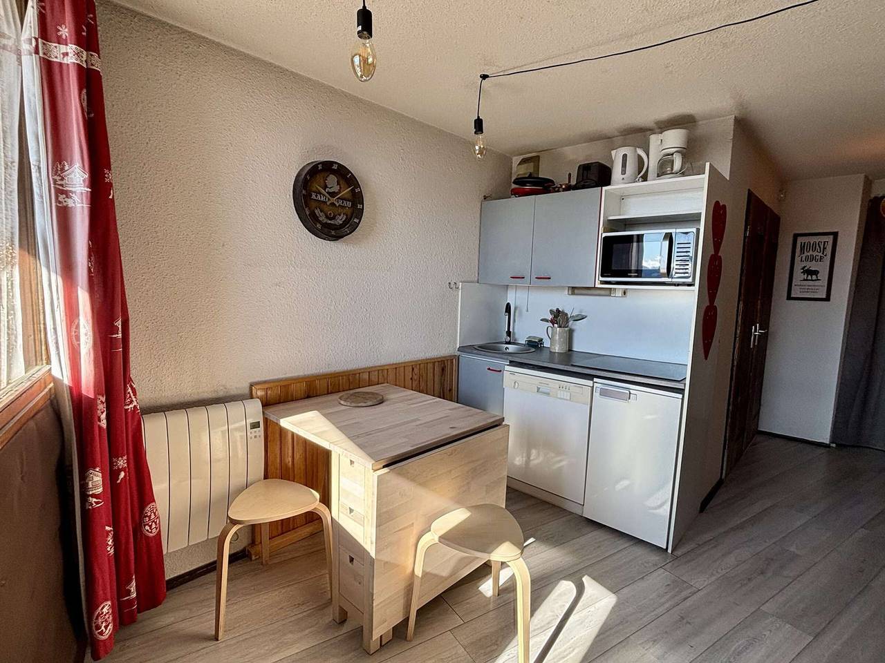 Geheel appartement, Cozy 2-Room Apartment for 5 with Balcony - Close to Lifts & Shops in Alpe d'Huez in Huez, Écrins Nationaal Park