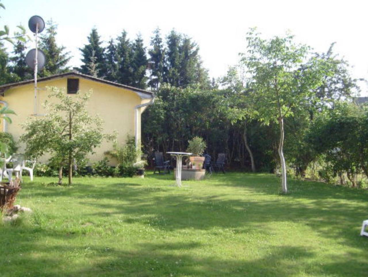 Apartamento entero, Apartamento 'Heidtschmidhof Gästehaus' con terraza privada, jardín compartido y Wi-Fi in Mahlzow, Wolgast