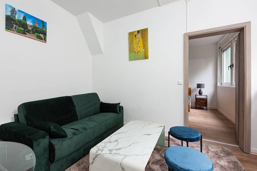 Entire apartment, Chic & cozy: 45m2 apartment with jacuzzi in historical center in Mulhouse, Mulhouse region