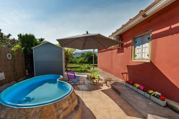 Chalet para 3 personas, con piscina además de vistas y jardín en Provincia de Valencia