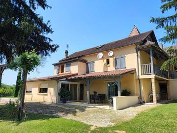 Gîte pour 6 personnes, avec vue et terrasse, animaux acceptés à Nabirat