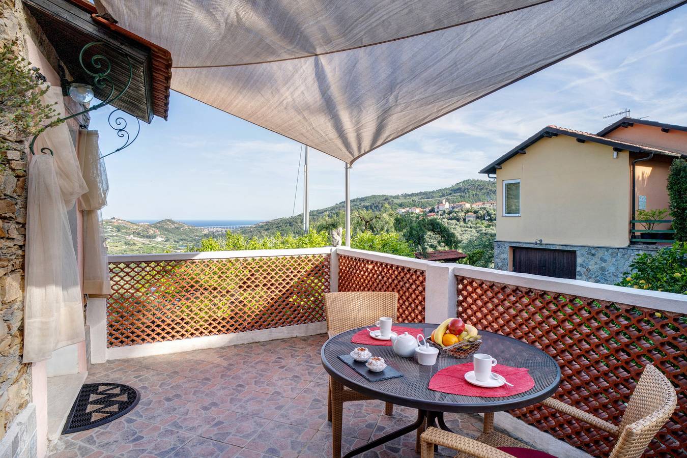 Apartamento entero, Apartamento 'Casa Cen' con vistas al mar, terraza privada y Wi-Fi in Dolcedo, Dolcedo Municipio