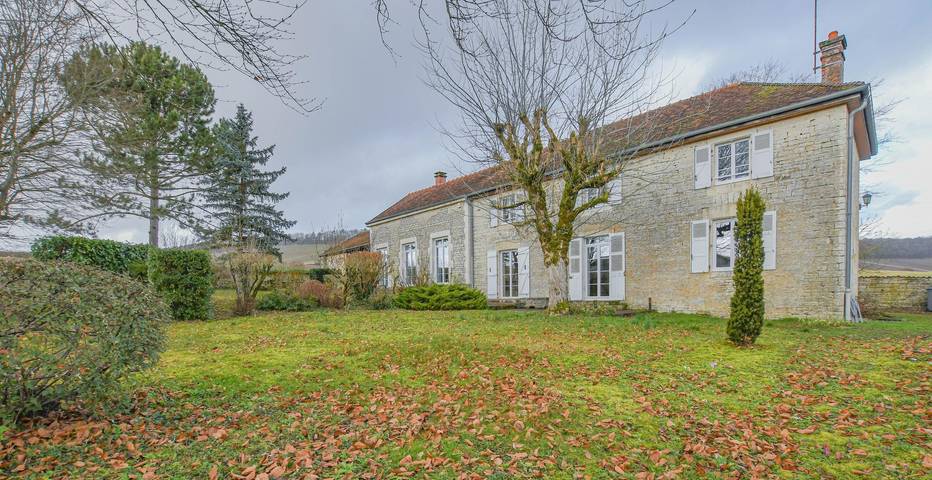 Gîte pour 11 personnes, avec jardin ainsi que terrasse et sauna