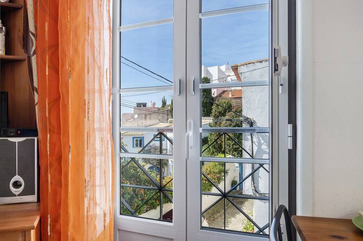 Holiday Home 'Burgau - A Casa Dos Avós' with Sea View, Balcony and Wi-Fi in Praia do Burgau, Budens