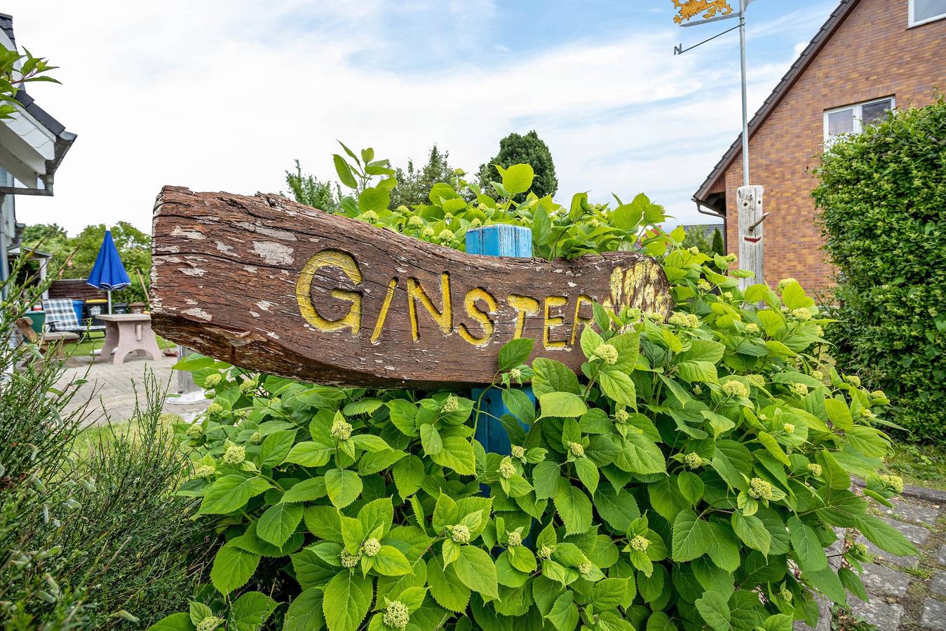 Kunstvolles Ferienhaus 'Haus Ginster' mit 2 Terrassen, privatem Garten, Wlan und eigenem Parkplatz  in Zingst, Fischland - Darß - Zingst
