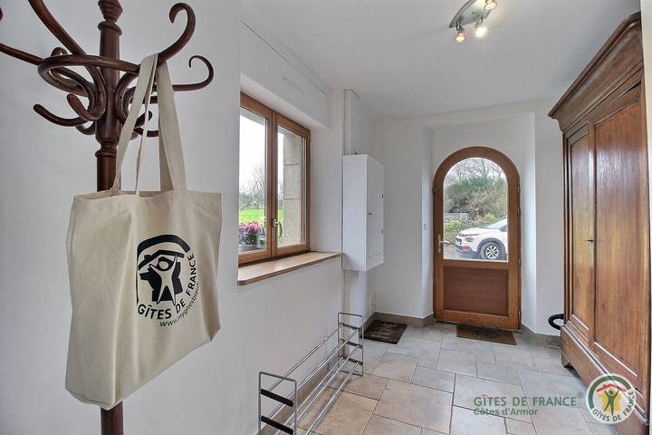 Gîte pour 6 personnes, avec terrasse et jardin à Lanmodez - 4