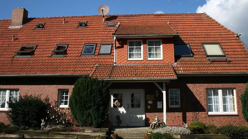 Vacation apartment for 4 people, with yard and lake view as well as terrace, with pets in Lueneburg Heath