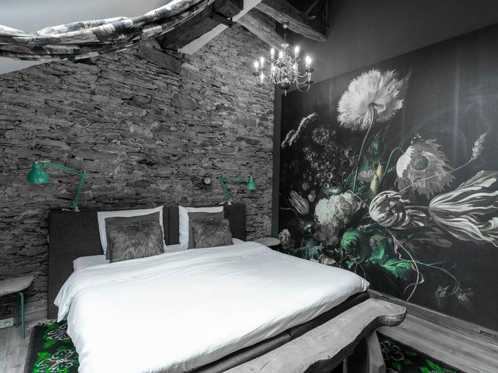 Location de vacances pour 2 personnes, avec piscine ainsi que jardin et vue dans Cherain - 4