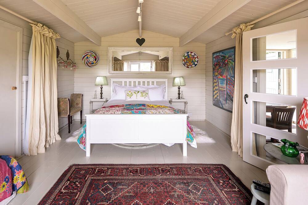 1 bedroom accommodation in Shere, near Guildford in Shere, Guildford