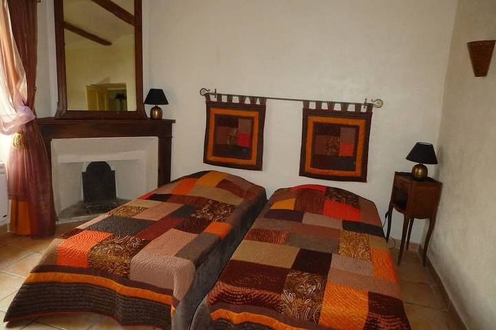 Gîte pour 4 personnes, avec jardin et terrasse, animaux acceptés à Saint-Laurent-le-Minier - 3