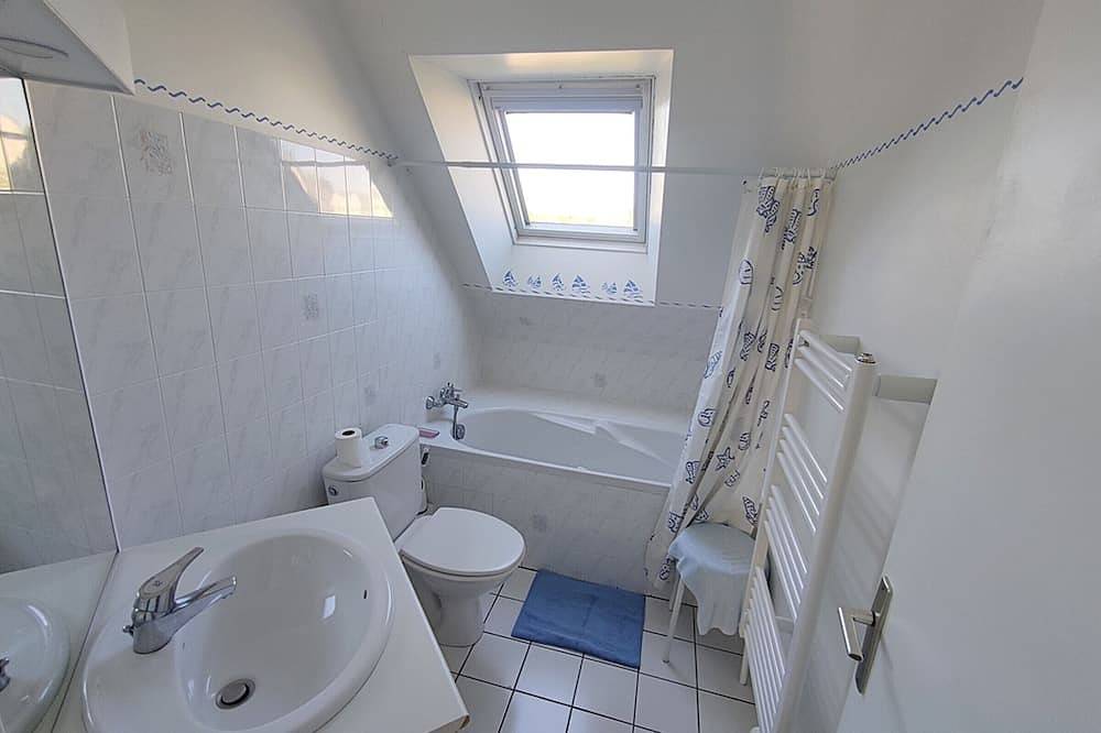 Maison calme avec jardin, à 500m de la plage, proche commerces, bien équipée pour 4 personnes in Sarzeau, Côte des Mégalithes