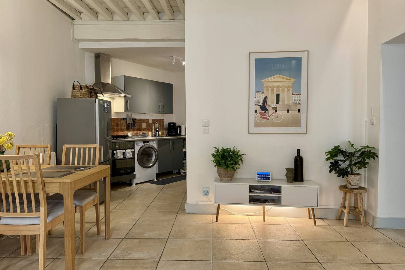 Ganze Wohnung, Ferienwohnung für 2 Personen mit Terrasse in Nîmes, Nimes und Umgebung