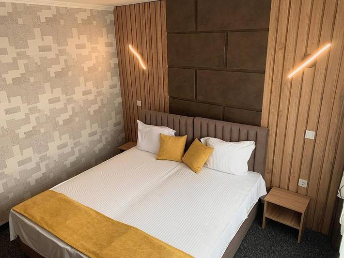 Hôtel pour 2 personnes, avec Balcon et Terrasse ainsi que Jardin et Vue dans Stara Zagora - 4