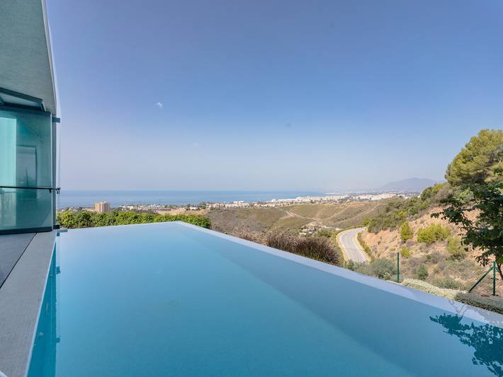 Villa for 7 personer, med hage og terrasse i tillegg til badebasseng i Marbella