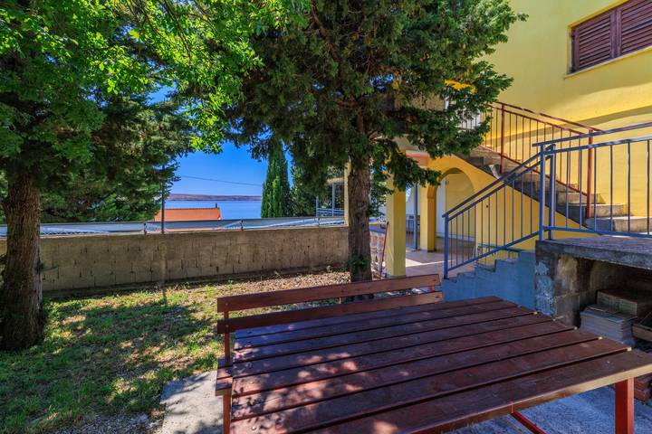 Ferienwohnung für 5 Personen, mit Terrasse in Lukovo Šugarje