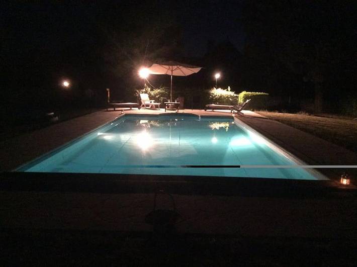 Gîte pour 14 personnes, avec piscine à Limoise