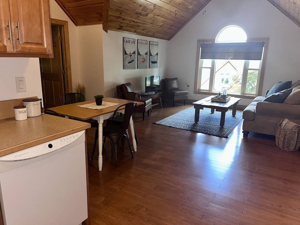 Gorgeous cottage on Silver Lake. Golfing, boating, hiking and more! in Wyoming County