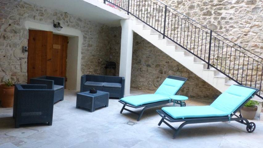 Location de vacances pour 10 personnes, avec terrasse et jacuzzi à Saint-Remèze - 2