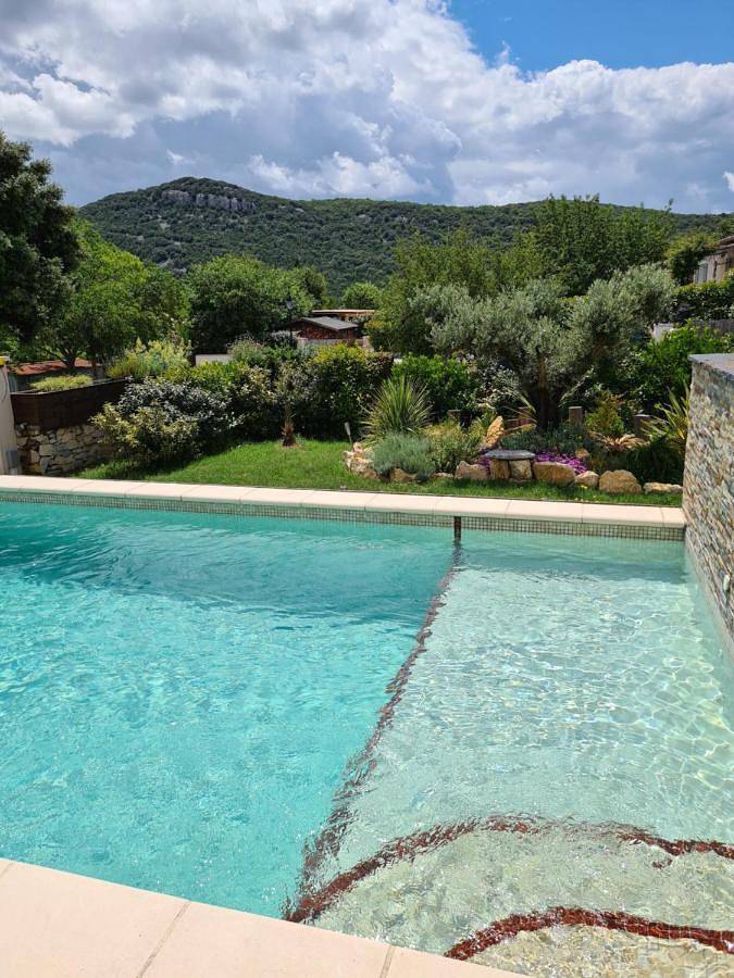 Location de vacances pour 2 personnes, avec piscine ainsi que vue et jardin à Sauve - 4