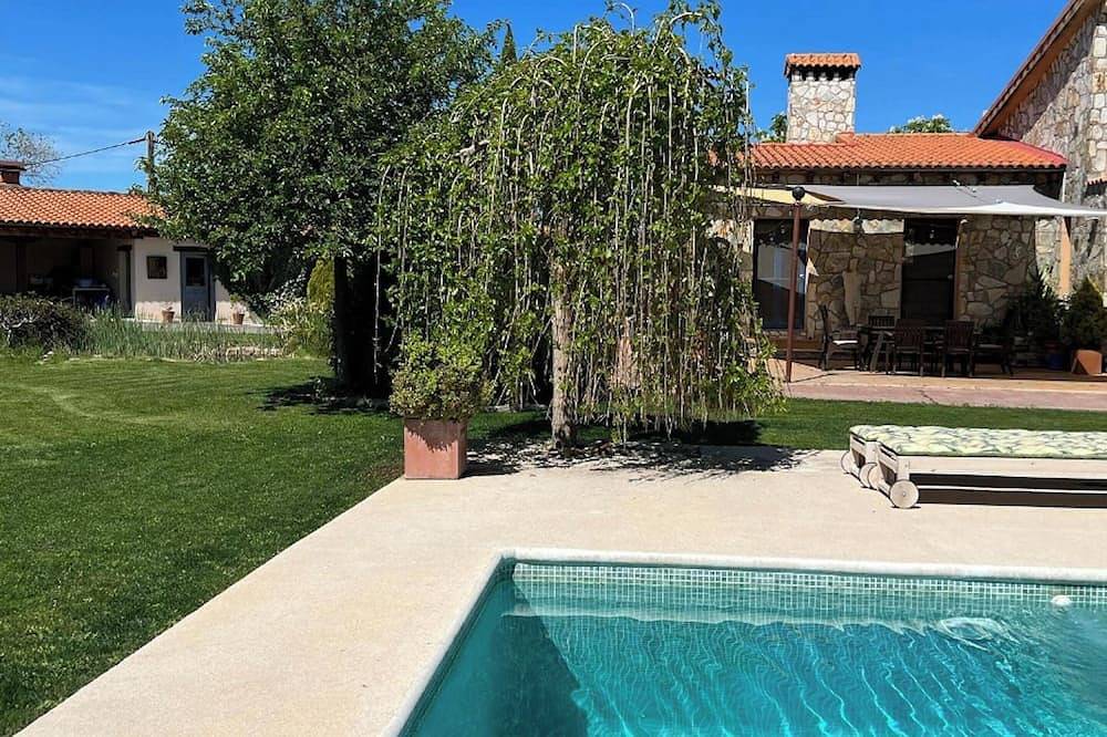 Homerez - Villa de 4 dormitorios con piscina privada in Uceda, Provincia de Guadalajara