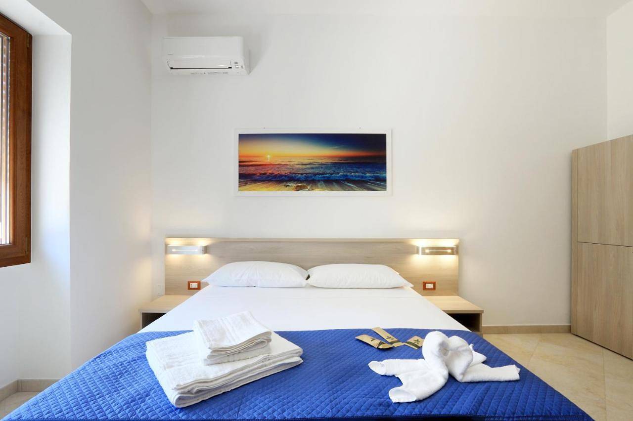 Double Room with Private Bathroom in Presicce, Golfo di Taranto