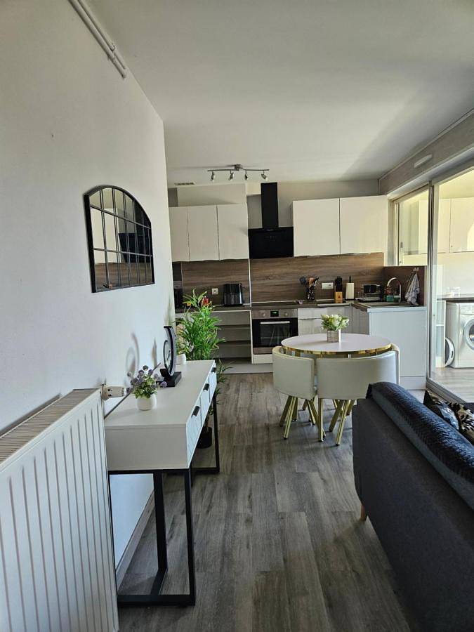 Appartement entier, Idéal long séjour, Souvenirs de Provence,T2 classé, vue sur les montagnes, toutes commodités! in Digne-les-Bains, Alpes-de-Haute-Provence
