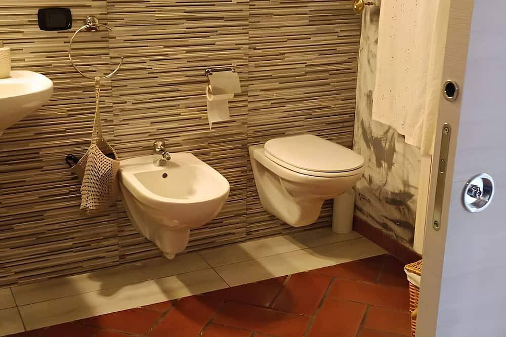 Apartamento entero, Habitación triple con Wi-Fi y aire acondicionado in Andría, Parque Nacional Alta Murgia