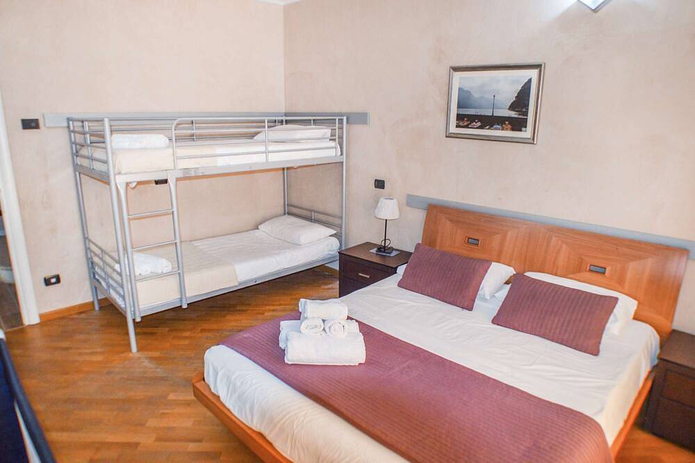 Freistehendes 4 Schlafzimmer Villa mit herrlichem Blick auf den See und einen privaten Pool in Villanuova sul Clisi, Gardasee-Berge