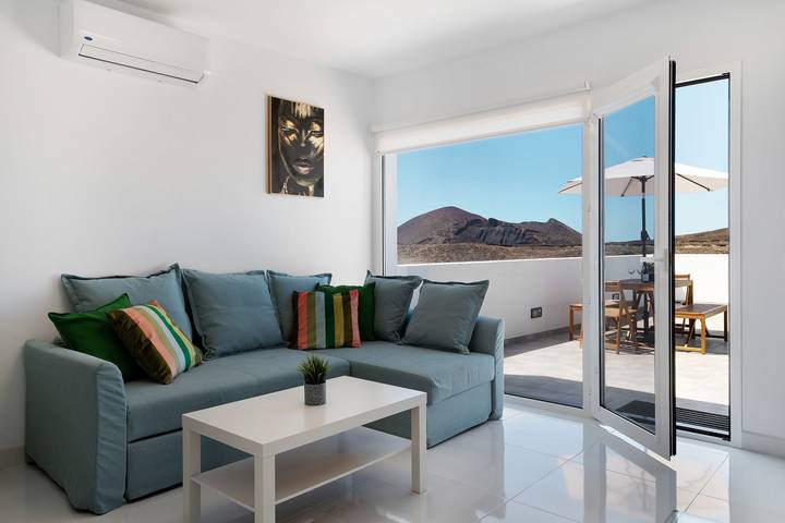 Casa de vacaciones 'Brisa 3' con vistas al mar, Wi-Fi y aire acondicionado in La Santa, Tinajo