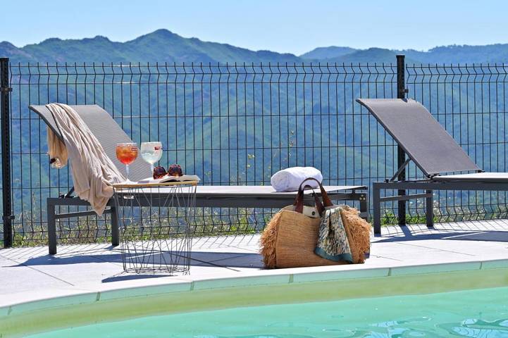 Hôtel pour 2 personnes, avec terrasse et vue ainsi que piscine et jardin à Venaco - 2