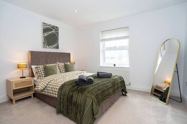 Entire apartment, Stylish Winchester Apartment | Sleeps 4 | Free Parking | Walk to City Centre in Winchester, South Downs