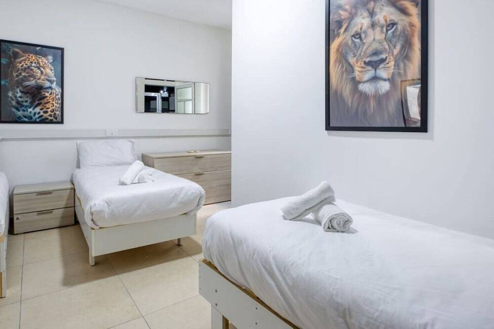 Apartamento inteiro, Spacious 4Br home with private balcony in Swieqi in Swieqi, Ilha de Malta