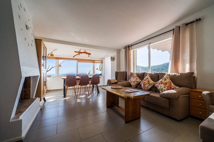 Villa Vista Lux  Private Urbanization With Pool And A C in Tossa de Mar, Costa Brava