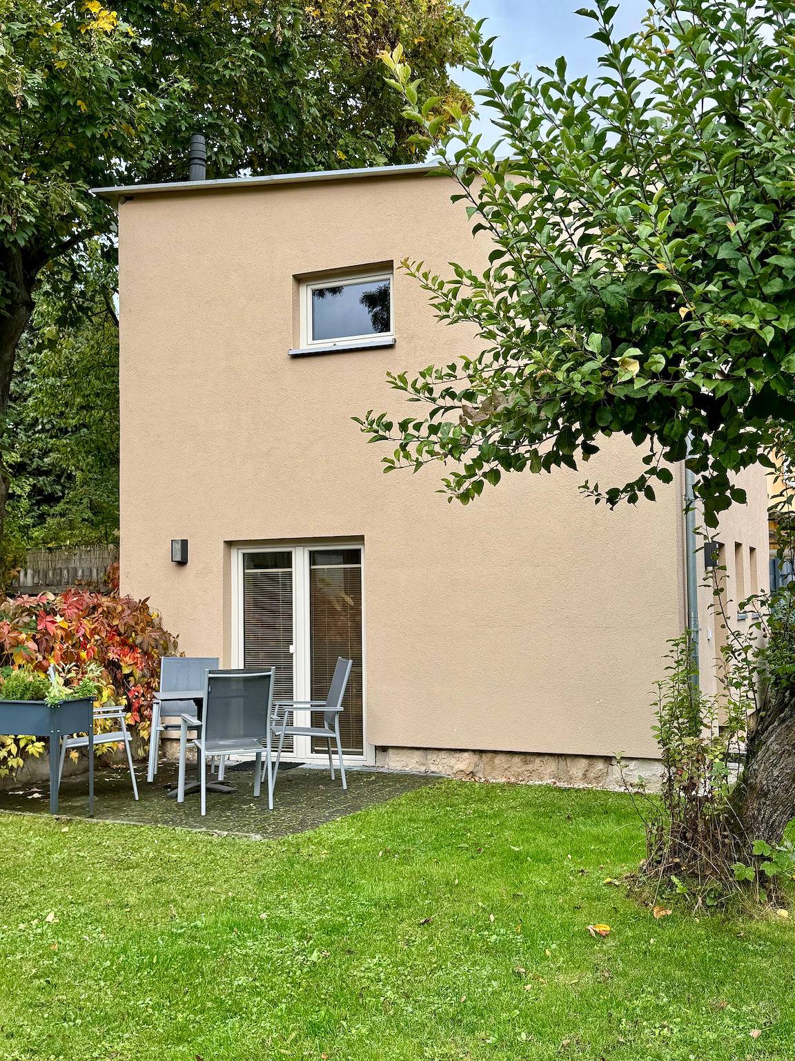 Holiday Home 'Belvedere-Remise' with Private Terrace, Shared Garden and Wi-Fi in Weimar, Weimar region