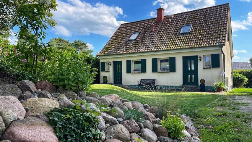 Ferienwohnung für 3 Personen, mit Terrasse und Garten sowie Seeblick und Ausblick in Sauzin - 2