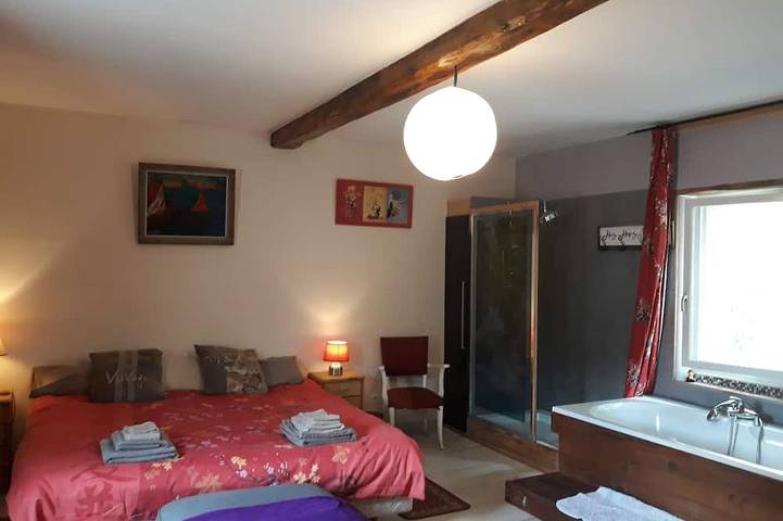 Maison de vacances pour 6 personnes, avec jacuzzi ainsi que terrasse et jardin, animaux acceptés
