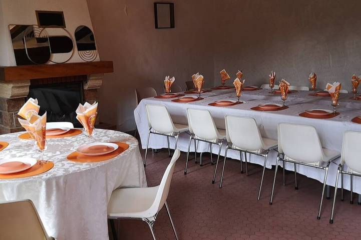 Gîte pour 20 personnes, avec terrasse et jardin à Cogners