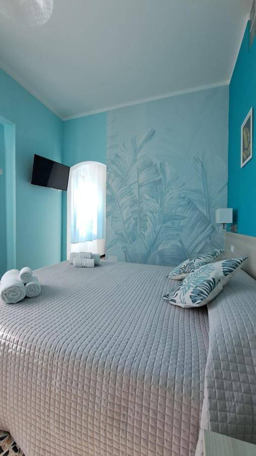 Single Room with Private Bathroom in Bosa, Planargia