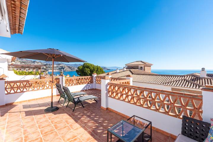 "Beautiful modern Townhouse" Near the Beach with Sea View, Pool, Wi-Fi, A/C, Terrace & Garden in Playa de los Berengueles (Almuñecar), Almuñecar