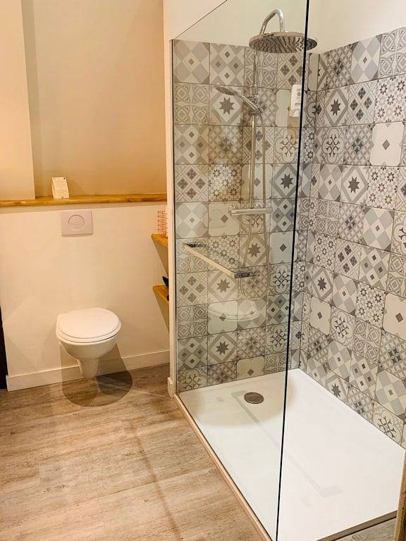 Le 14 St Michel - Chambre double douche in Josselin, Région de Pontivy