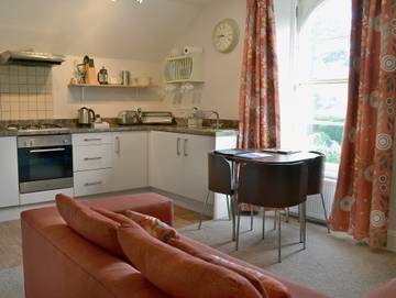Log Cabin for 2 People in Torquay, Torbay, Photo 2