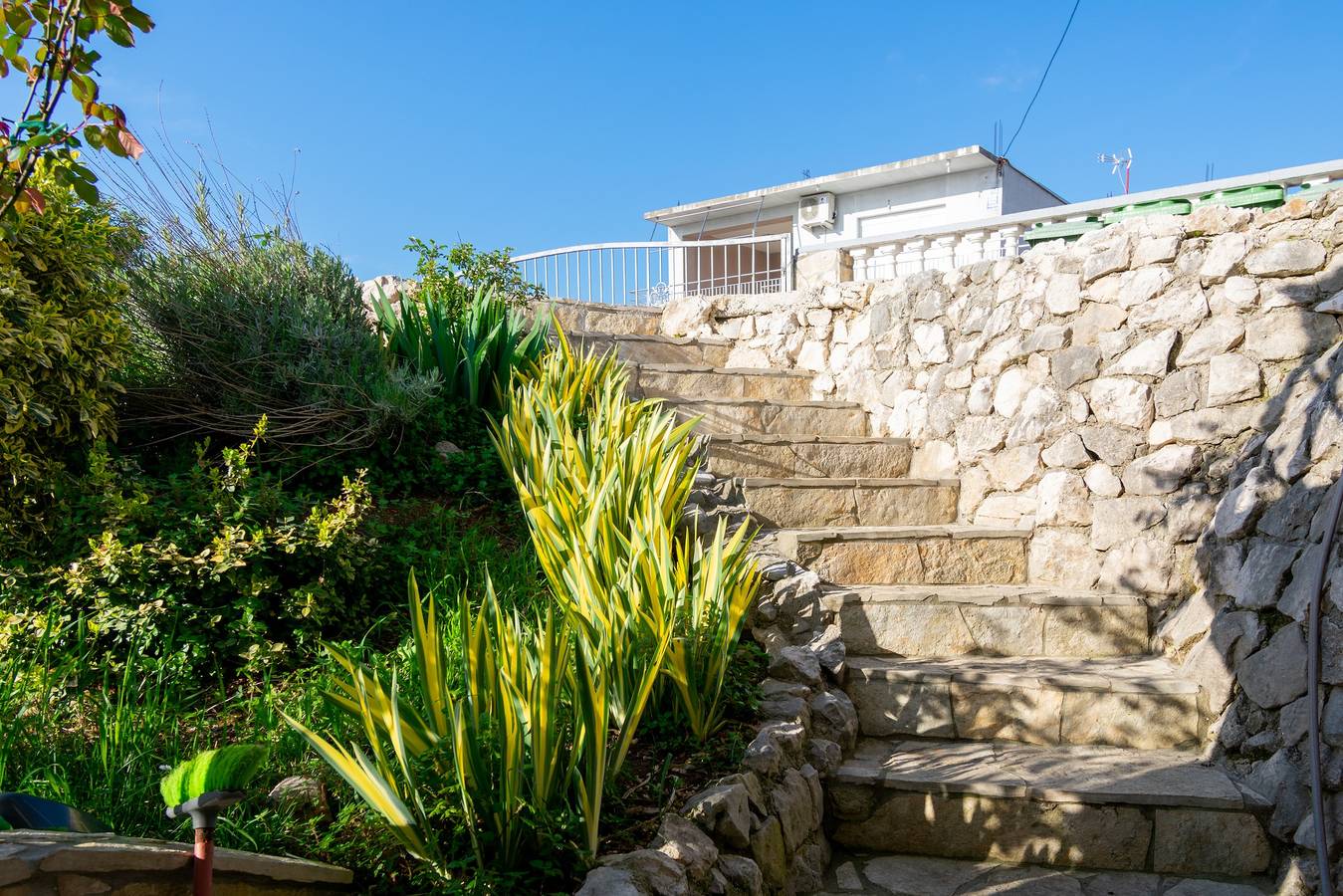 Ganze Wohnung, 2-Zimmer-Ferienwohnung mit Terrasse und Meerblick Bibinje, Zadar A-14773-a in Bibinje, Zadar