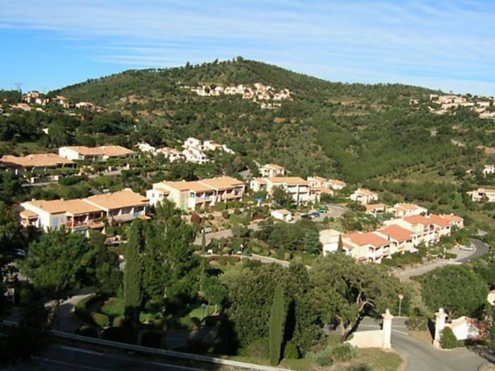 Gîte pour 4 personnes, avec Vue sur l’océan et Balcon/Terrasse ainsi que Jardin et Piscine dans Plage de la Garonnette - 3