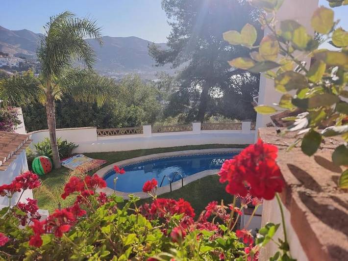 Chalet para 6 personas, con Balcón y Jacuzzi además de Terraza y Jardín en Costa Tropical